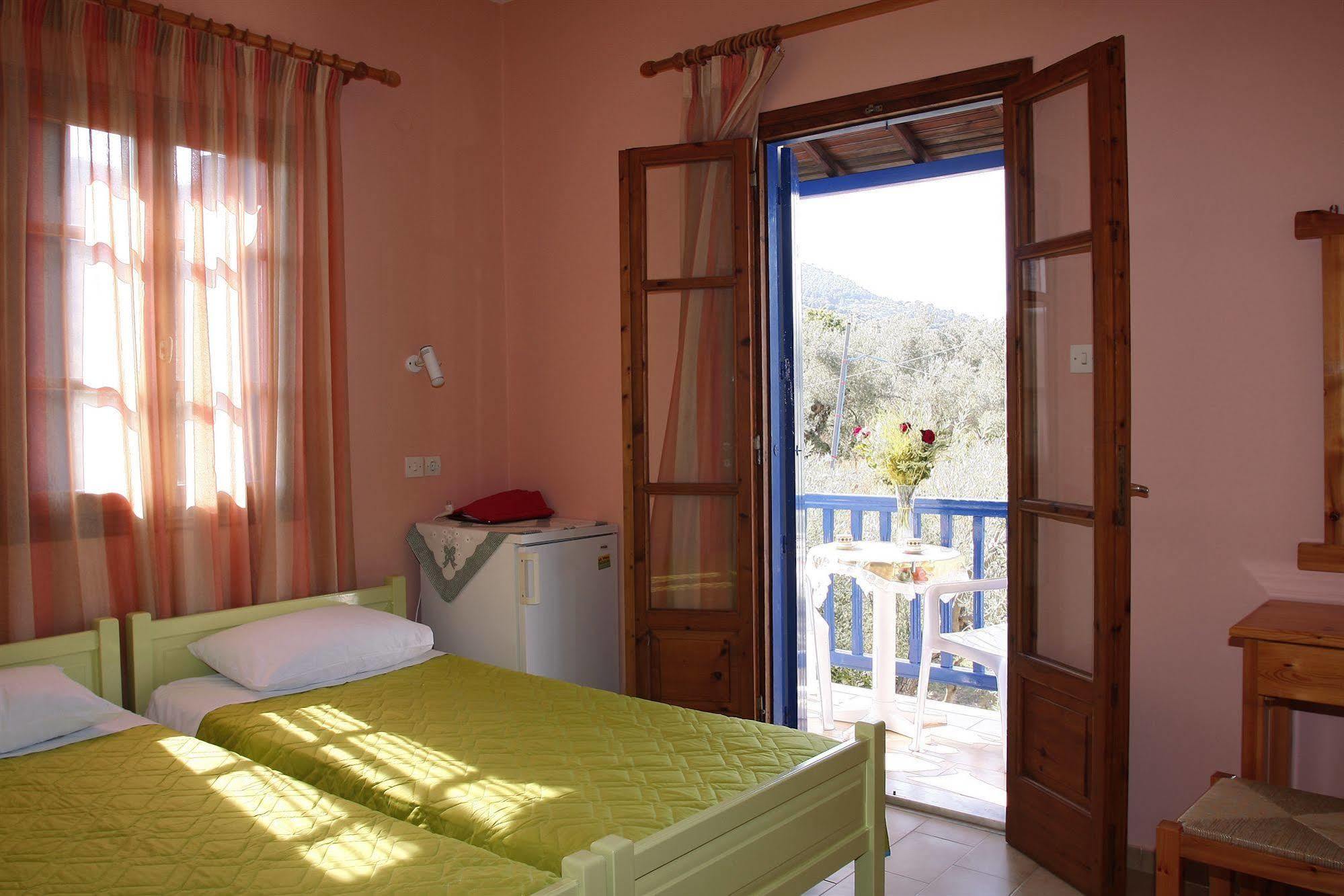 Rastoni Guest House Skopelos ภายนอก รูปภาพ