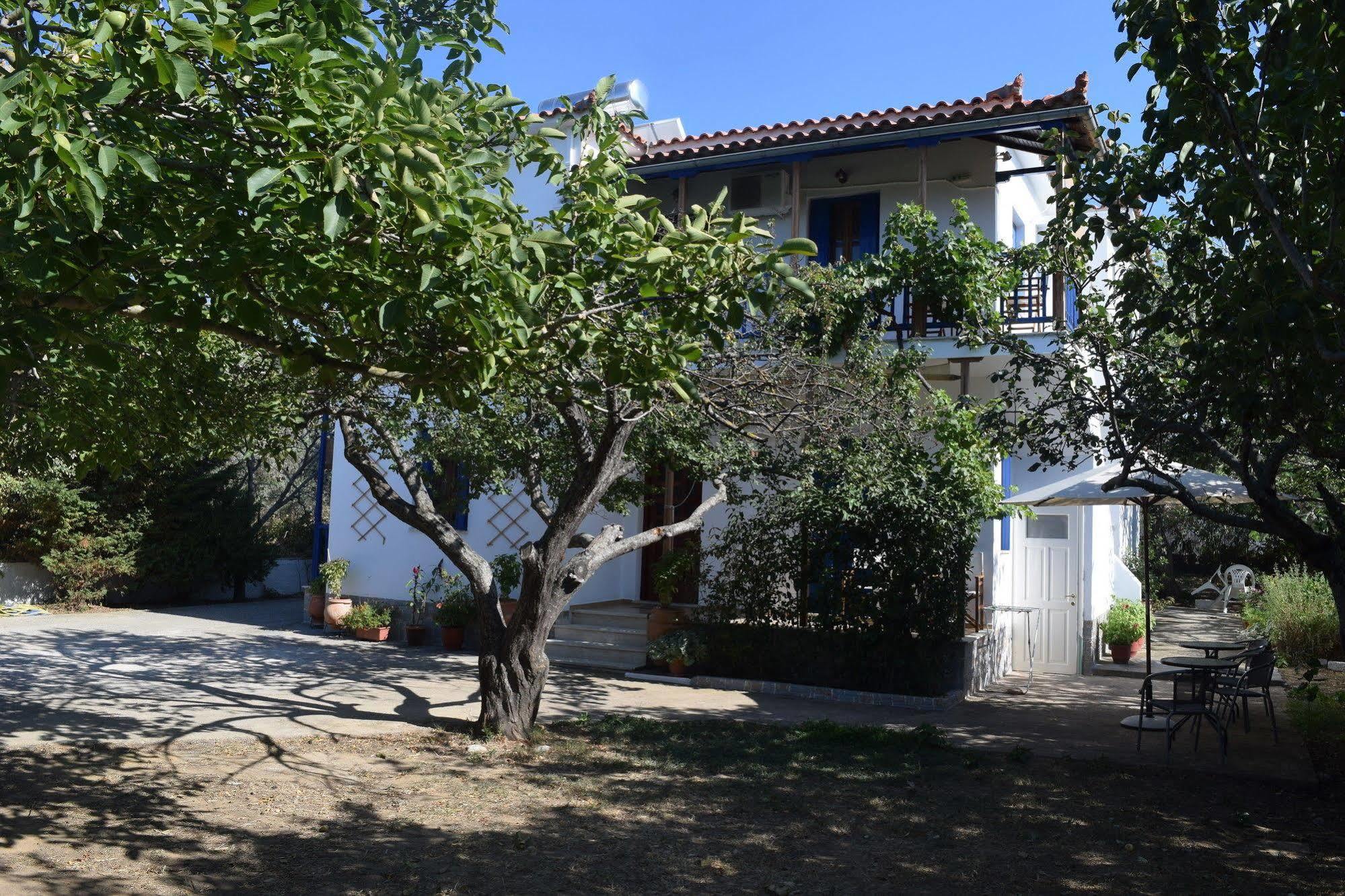 Rastoni Guest House Skopelos ภายนอก รูปภาพ